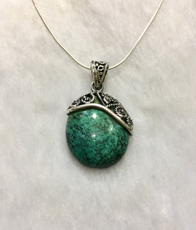 Turquoise Pendant  92.5 silver handmade in Nepal - Necklaces - Gemstone Green
