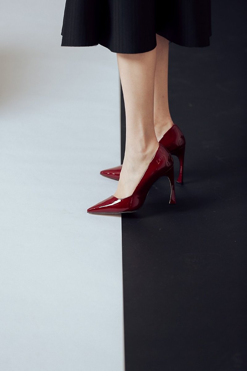 Special heel type pointed high heel cherry red - รองเท้าส้นสูง - หนังแท้ สีแดง