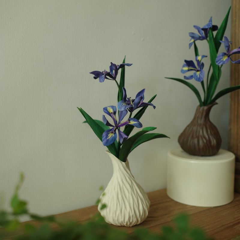 Leather iris potted home decoration - ของวางตกแต่ง - หนังแท้ 