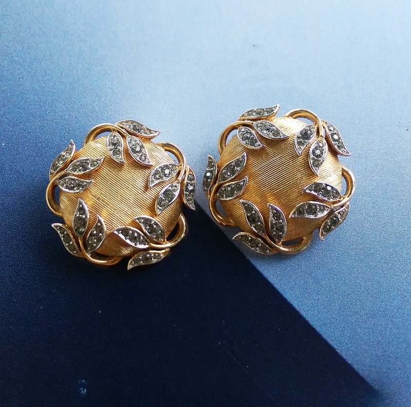 Vintage Jewelry 西洋古董飾品 Trifari Garden of Eden 夾式耳環 - 耳環/耳夾/耳骨夾 - 其他金屬 金色