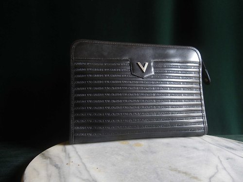 Synthetic Clutch Handbags Valentino by Mario Valentino, buy pre-owned at 67  EUR