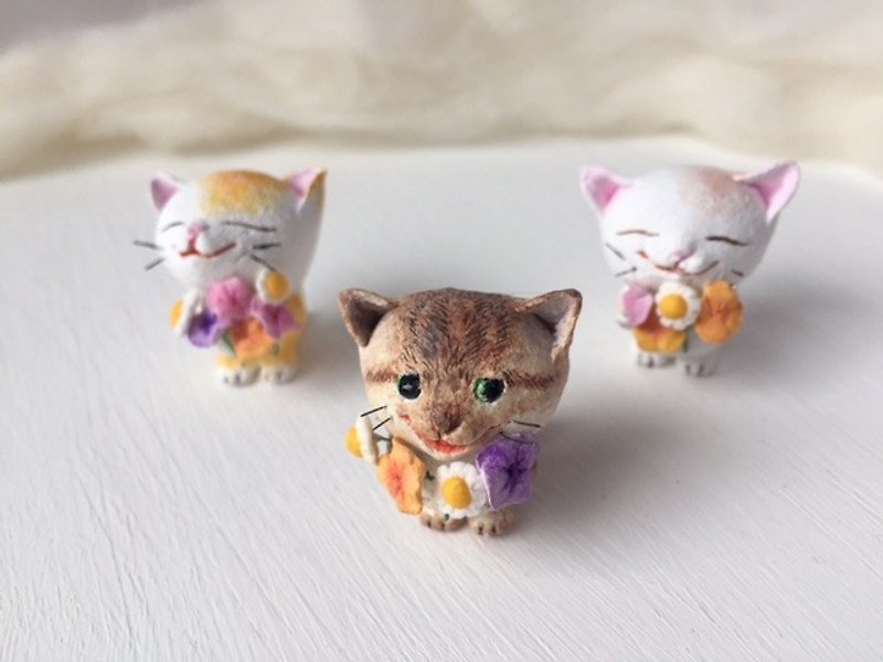 I love you. bouquet cat - Items for Display - Clay Brown