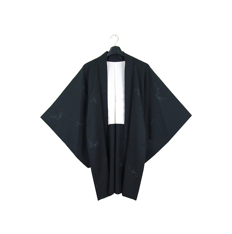 Back to Green :: Japan back to kimono feathers black embossed hidden bamboo forest / / men and women can wear / / vintage kimono (KI-90) - เสื้อแจ็คเก็ต - ผ้าไหม 
