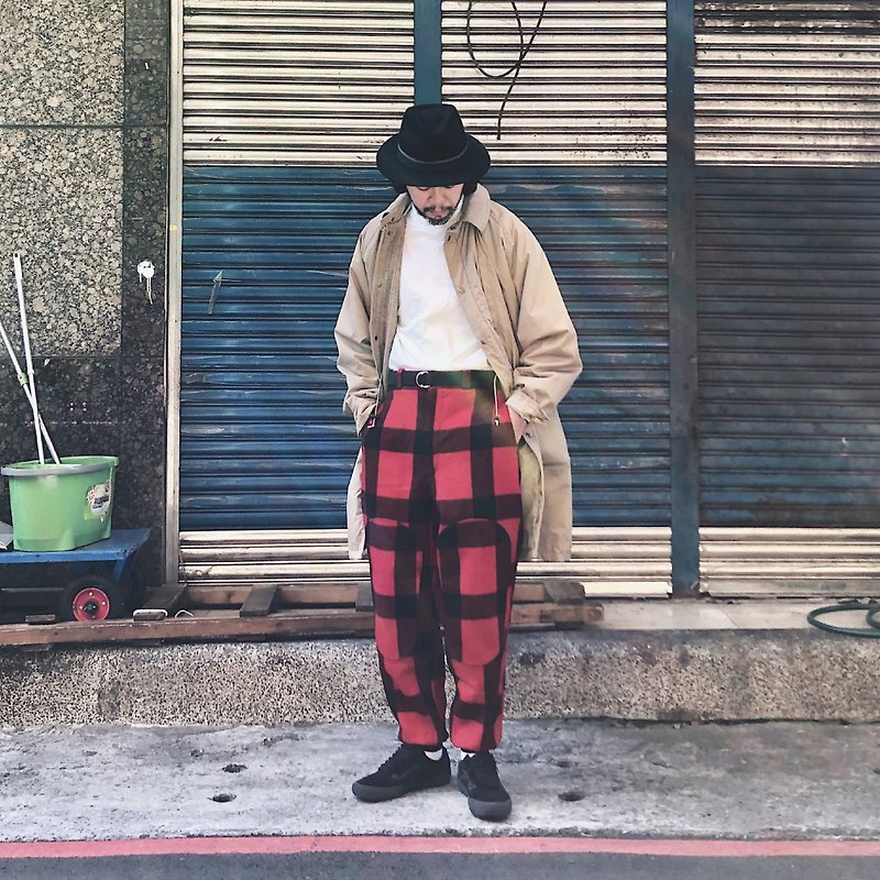 A PRANK DOLLY-Vintage (37 waist) brand Woolrich red and black plaid necked pants - Men's Pants - Wool Red