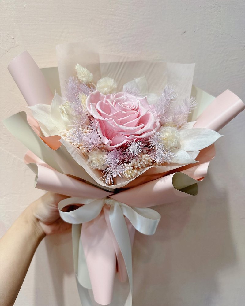 絲絨嬰兒粉永生玫瑰情人花束 附卡片 提袋 - 乾燥花/永生花 - 植物．花 粉紅色