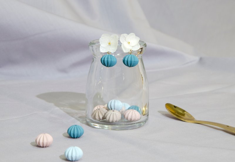 Meringue馬林糖-孔雀藍 | 繡球花×925純銀 - 耳環/耳夾 - 植物．花 藍色