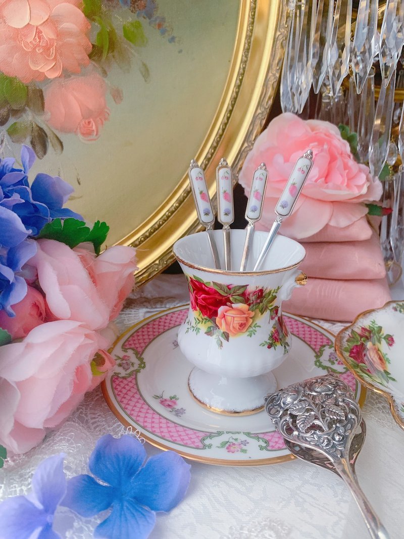英國骨瓷皇家阿爾巴特Royal Albert 老鎮玫瑰花瓶筆筒餐具桶 - 其他 - 瓷 多色