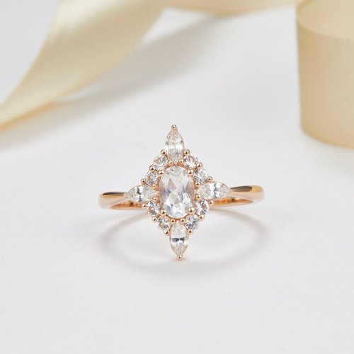 Purplemay Jewellery 【輕奢系列】18K金純天然月亮石白藍寶圍石訂婚戒指 - R106