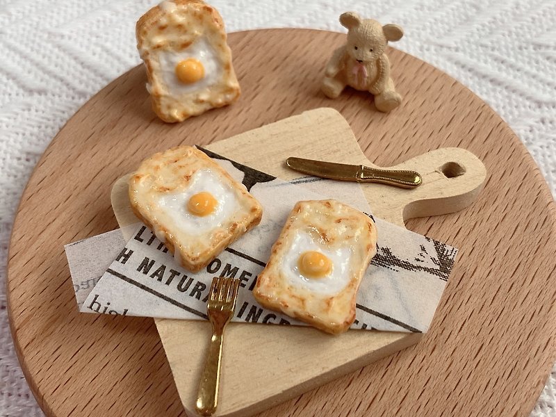 I only want bread series - cat ち ゃ ん baked egg toast brooch - Brooches - Clay White