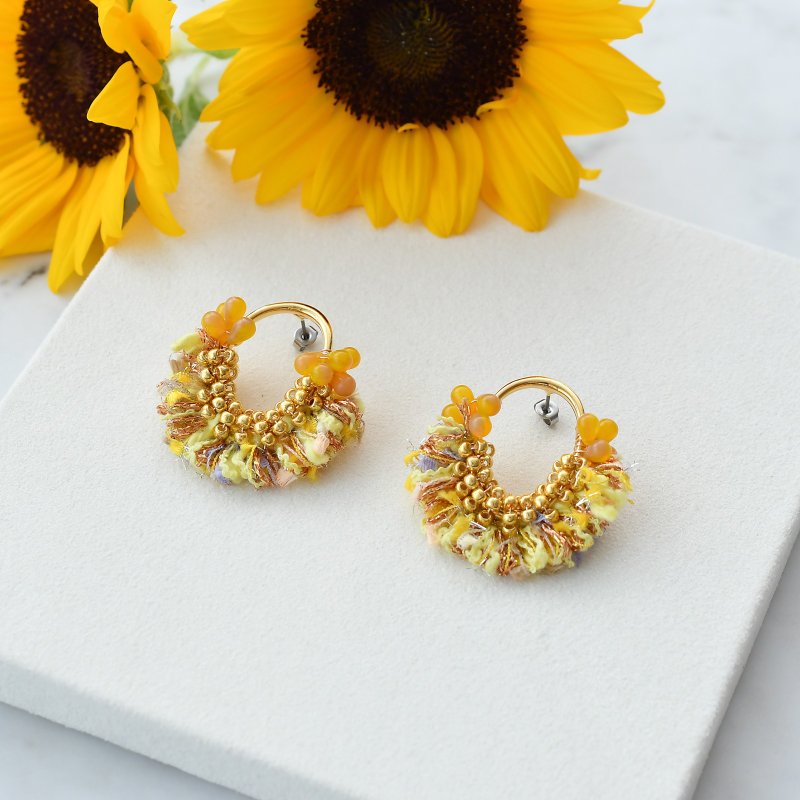 Oval tassel pierced earring / Sunflower - ต่างหู - ผ้าฝ้าย/ผ้าลินิน สีส้ม