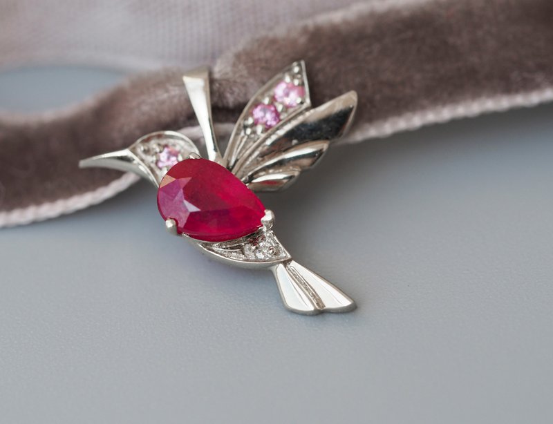 14 kt gold bird pendant with ruby, sapphires and diamond - 項鍊 - 貴金屬 金色