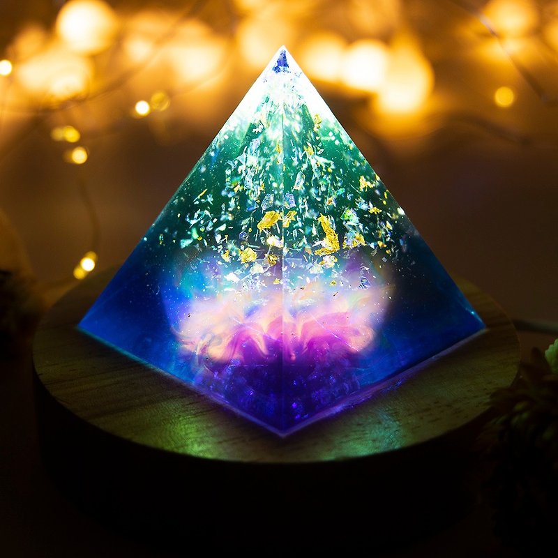Pyramid Night Light / Orgonite / Chakra / Spirituality / Meditation / Energy / Galactic Cosmic Healing - อื่นๆ - เรซิน 