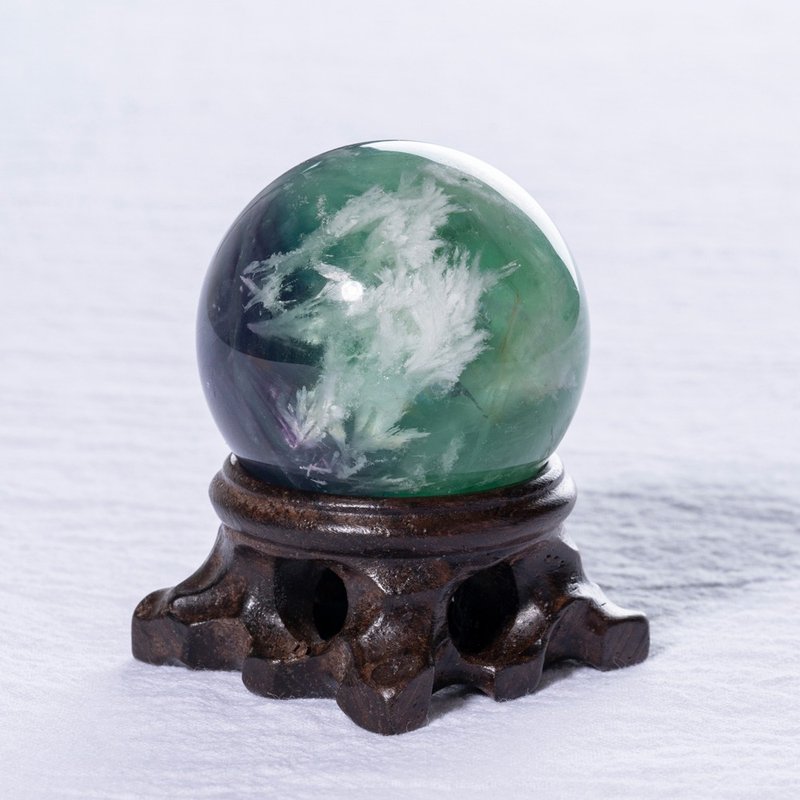 羽毛螢石水晶球 14 15 贈實木底座 - 擺飾/家飾品 - 水晶 多色