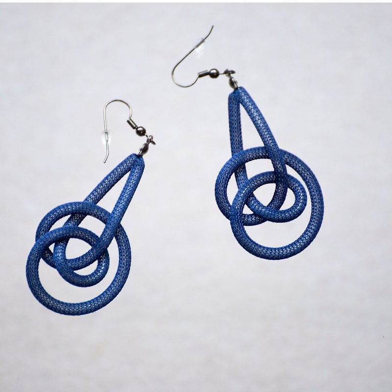 Lussli針織耳環 : 粼 - 深藍 - 耳環/耳夾 - 絲．絹 藍色
