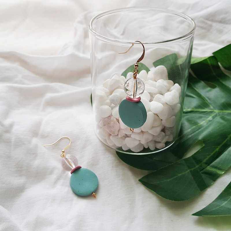 Transparent marble ball is fun but not childish color hand earrings / ear hooks (changeable clip earrings) - ต่างหู - ดินเหนียว สีน้ำเงิน