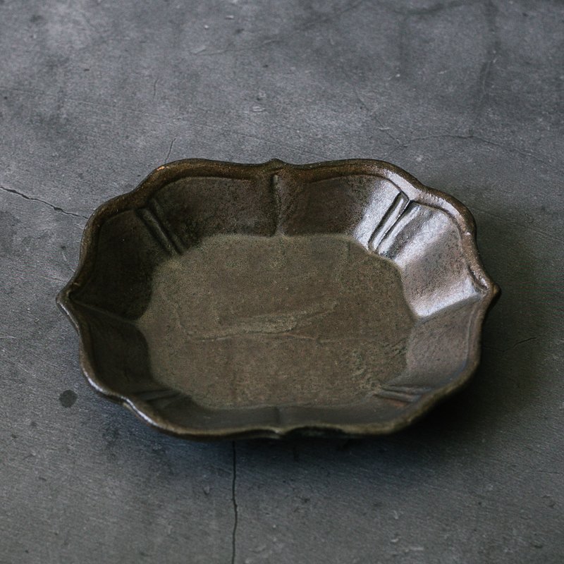 The Gift of Birth-Iron Black Linghua Bean Bowl (S) - Plates & Trays - Pottery Black