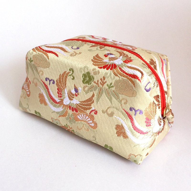 Pouch with Japanese Traditional Pattern, Kimono (Large) "Brocade" - กระเป๋าเครื่องสำอาง - วัสดุอื่นๆ สีทอง