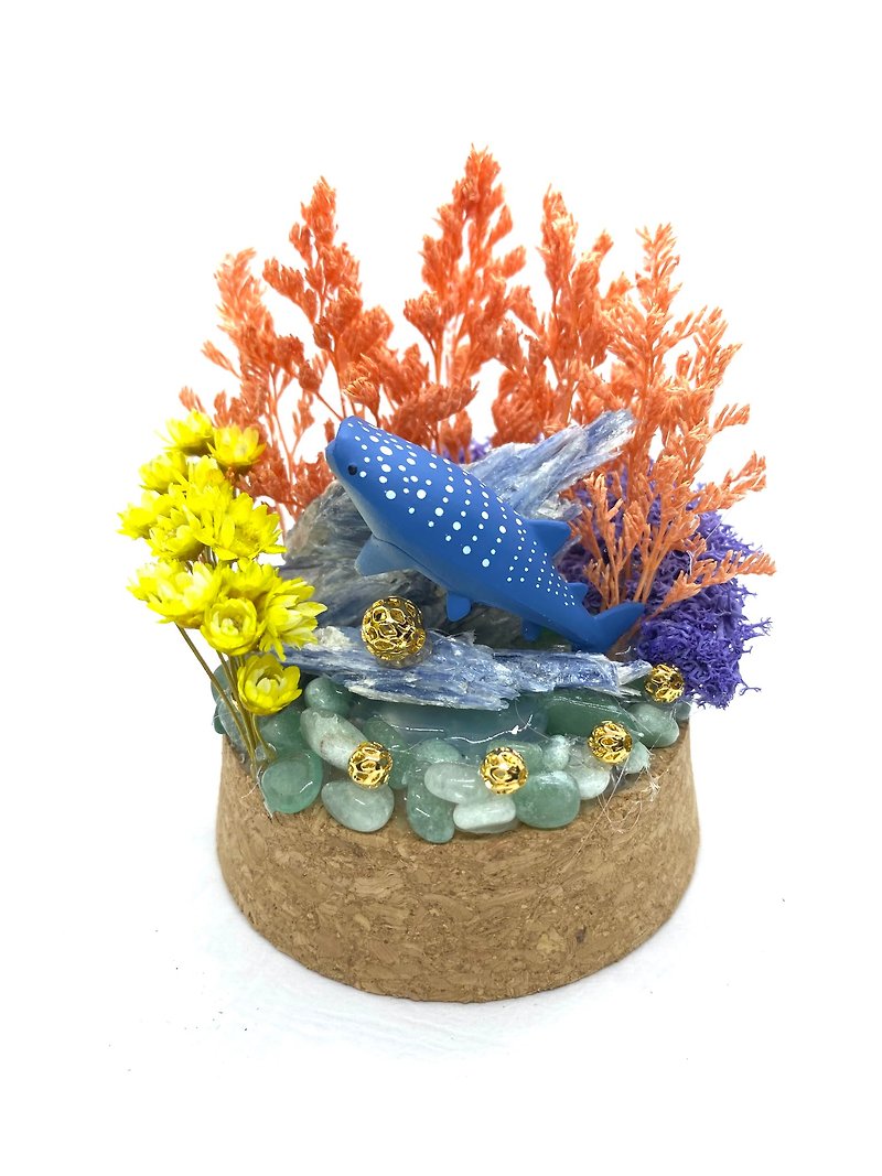 The underwater world. Whale Shark and Brazilian Kyanite Raw Stone-Crystal Doll Dried Flower Arrangement - Items for Display - Crystal 
