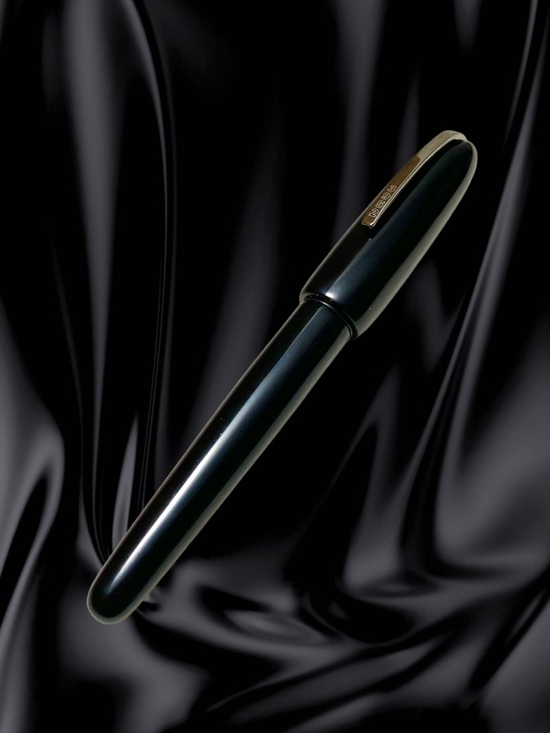 3952 Old Goat-Natural Lacquer Pen Gemalan Chengying Sword (Glossy Black) Black Lacquer Steel Point Pen - ปากกาหมึกซึม - วัสดุอื่นๆ 