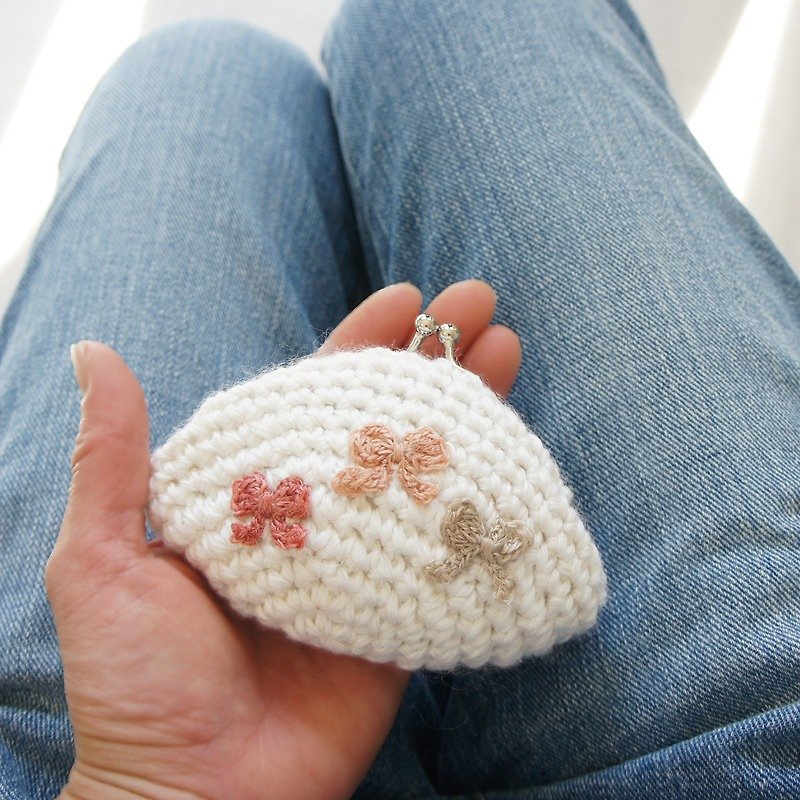 Ba-ba handmade ☆ crochet pouch (No. C948) - กระเป๋าใส่เหรียญ - วัสดุอื่นๆ ขาว