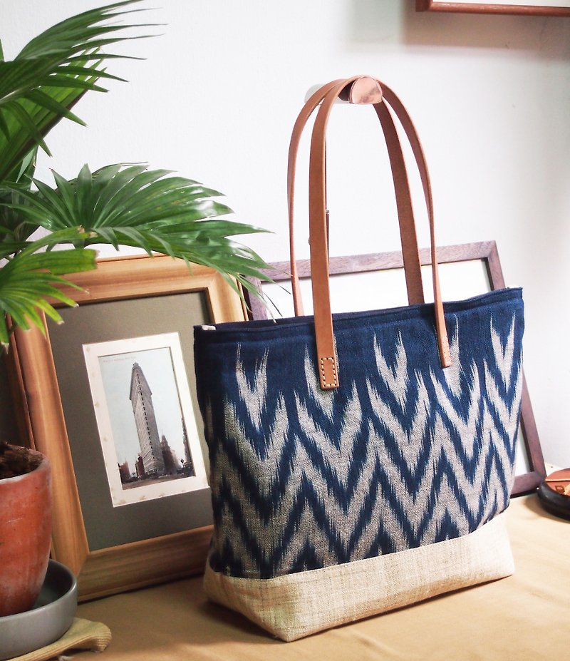 Indigo Dye Ikat Tote Bag ( Medium Size ) : Zigzag pattern - 其他 - 棉．麻 藍色