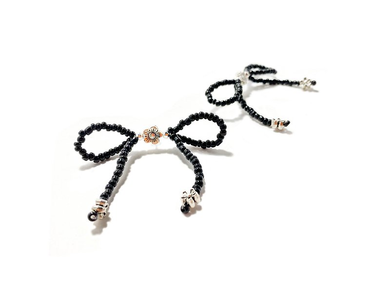 Ribbon Necklace in black - ต่างหู - วัสดุอื่นๆ สีดำ