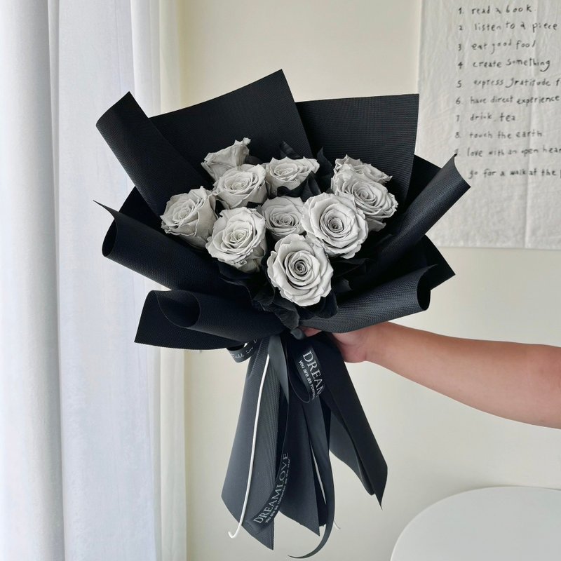 Galaxy Everlasting Rose Bouquet Valentine's Day Bouquet - ช่อดอกไม้แห้ง - พืช/ดอกไม้ สีเงิน