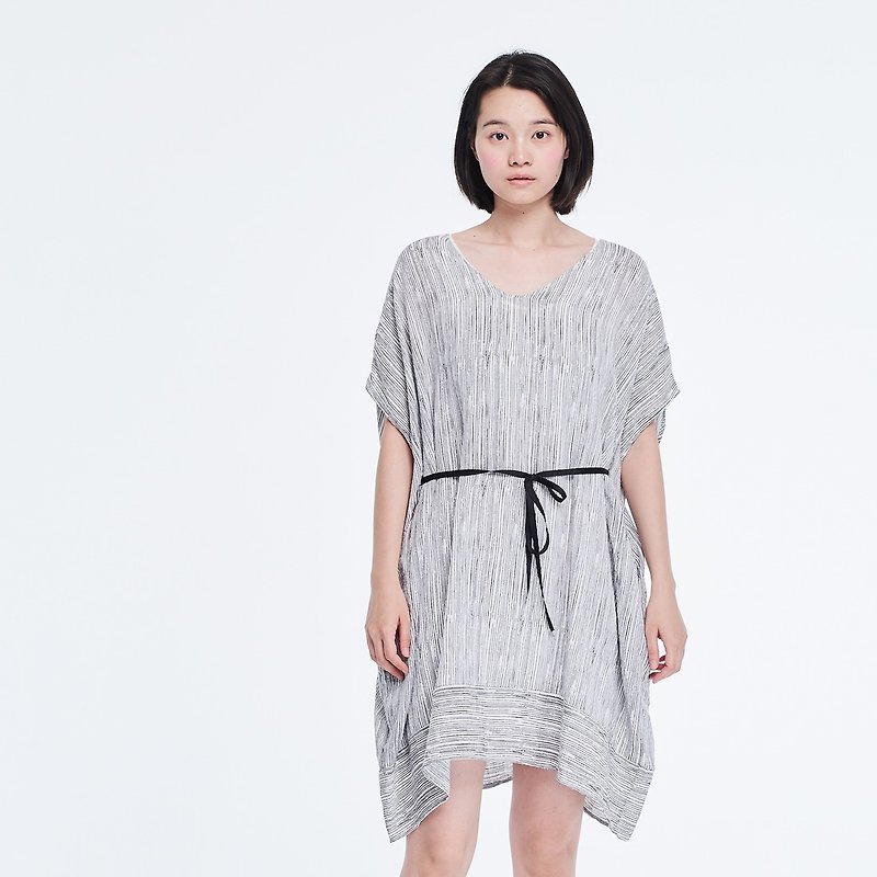 Bubble V neck Adjustable drawstring Relaxed fit dress / Straight - One Piece Dresses - Nylon White