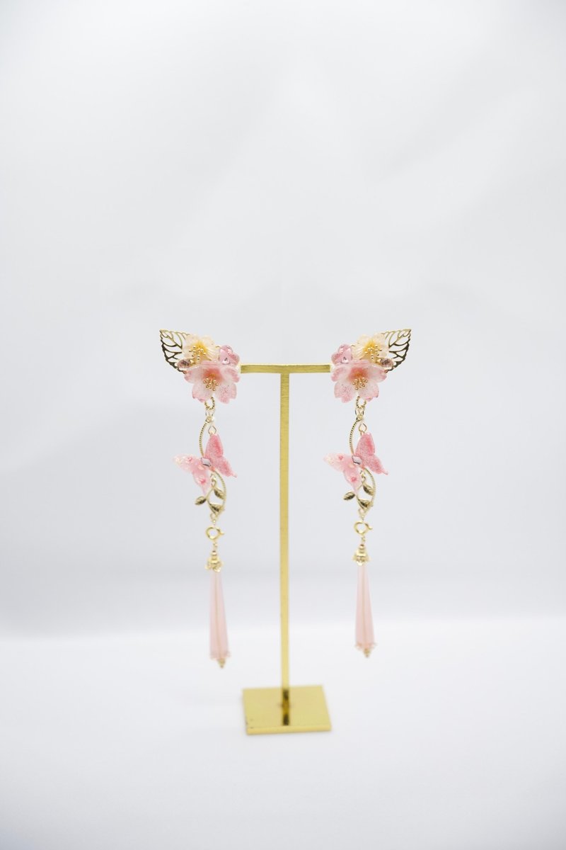 Sakura Crystal Butterfly Valentine's Day Earrings - ต่างหู - วัสดุอื่นๆ สึชมพู