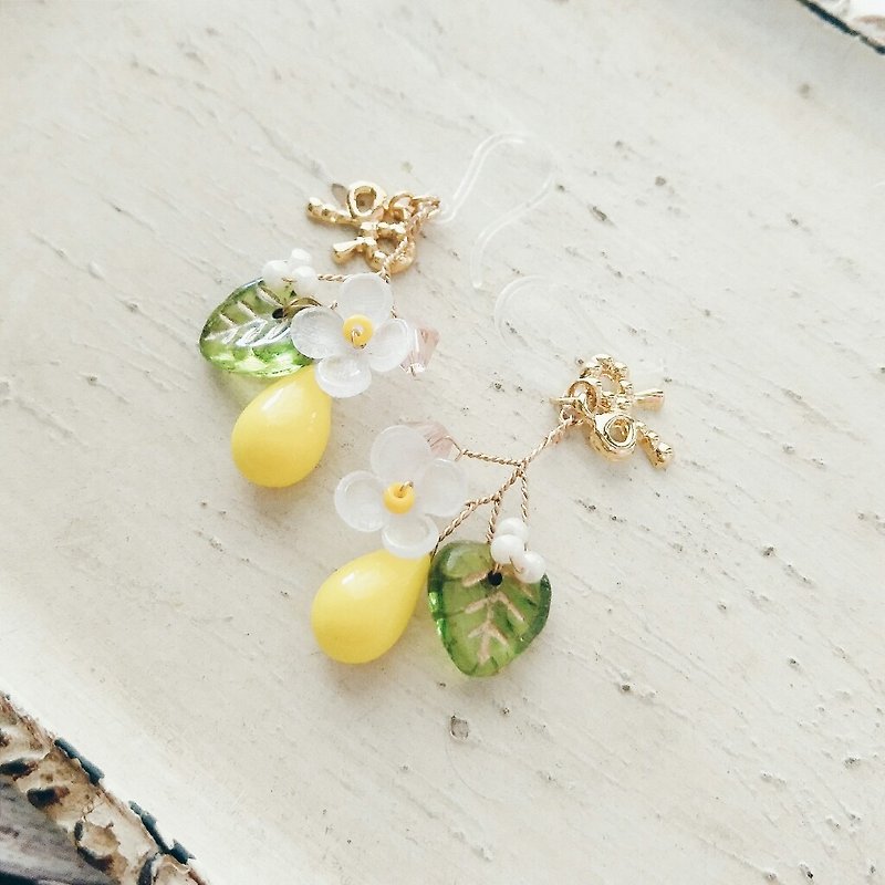 Beaded braided earrings small flower fruit lemon can be changed into clip style - ต่างหู - วัสดุอื่นๆ สีเหลือง