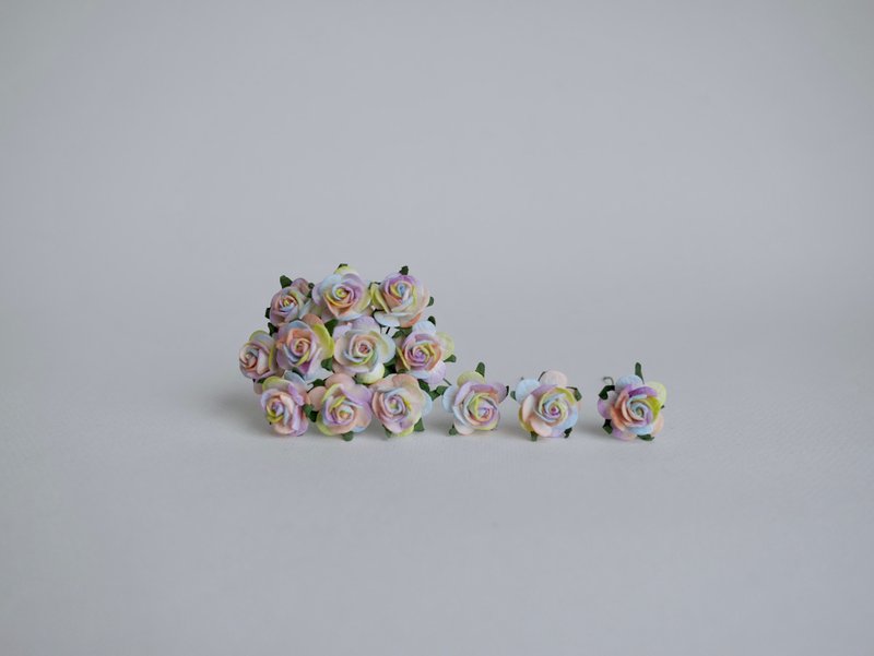 Paper flowers, centerpieces, 50 pieces small roses size 2.0 cm., rainbow color. - 其他 - 紙 多色