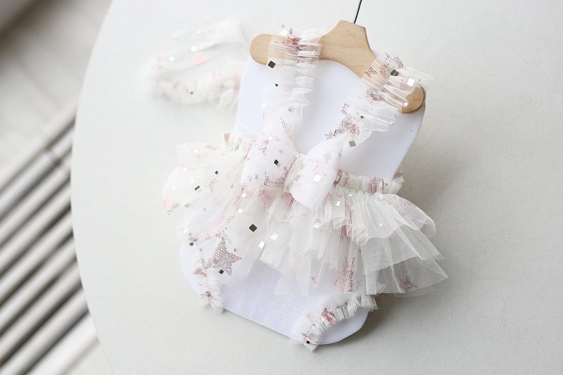 White romper with lace for newborn girls:the perfect outfit for a little girl - Baby Accessories - Other Metals White