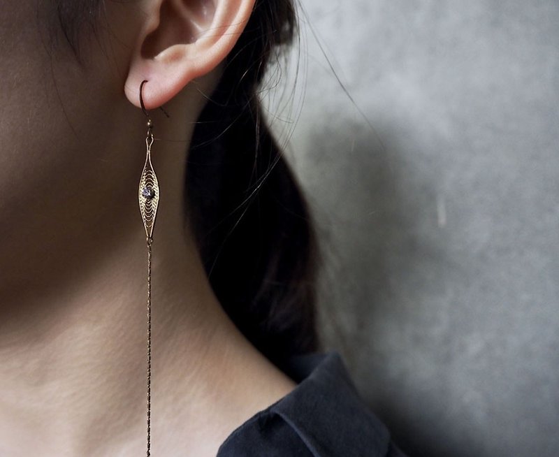 Streamer antique bead slender chain earrings dark blue pink diamond-single sale - Earrings & Clip-ons - Copper & Brass Gold