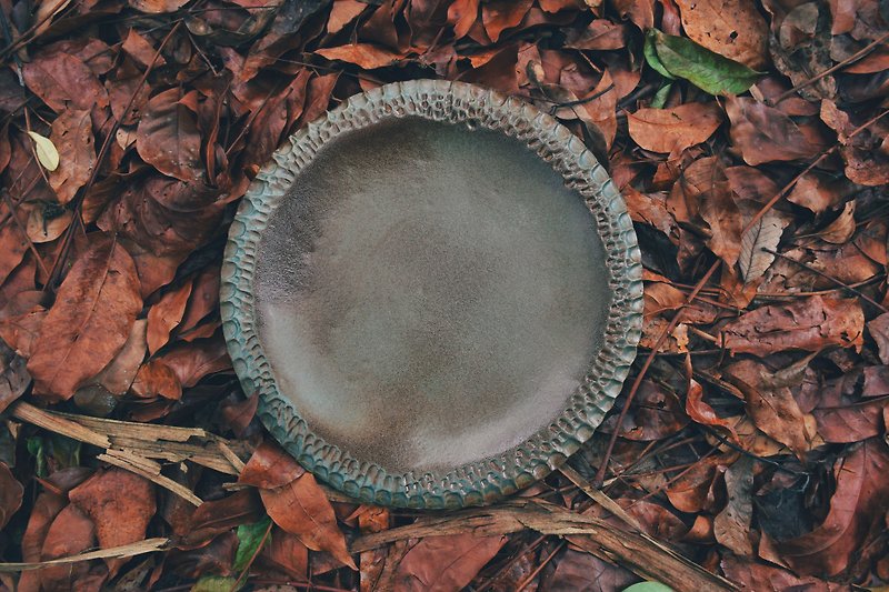 忘れられた時間 - 皿・プレート - 陶器 ブラウン