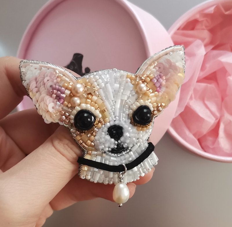 Chihuahua  jewelry brooch, dog show brooch, pet portrait,Chihuahua lover gift - 胸針 - 玻璃 多色