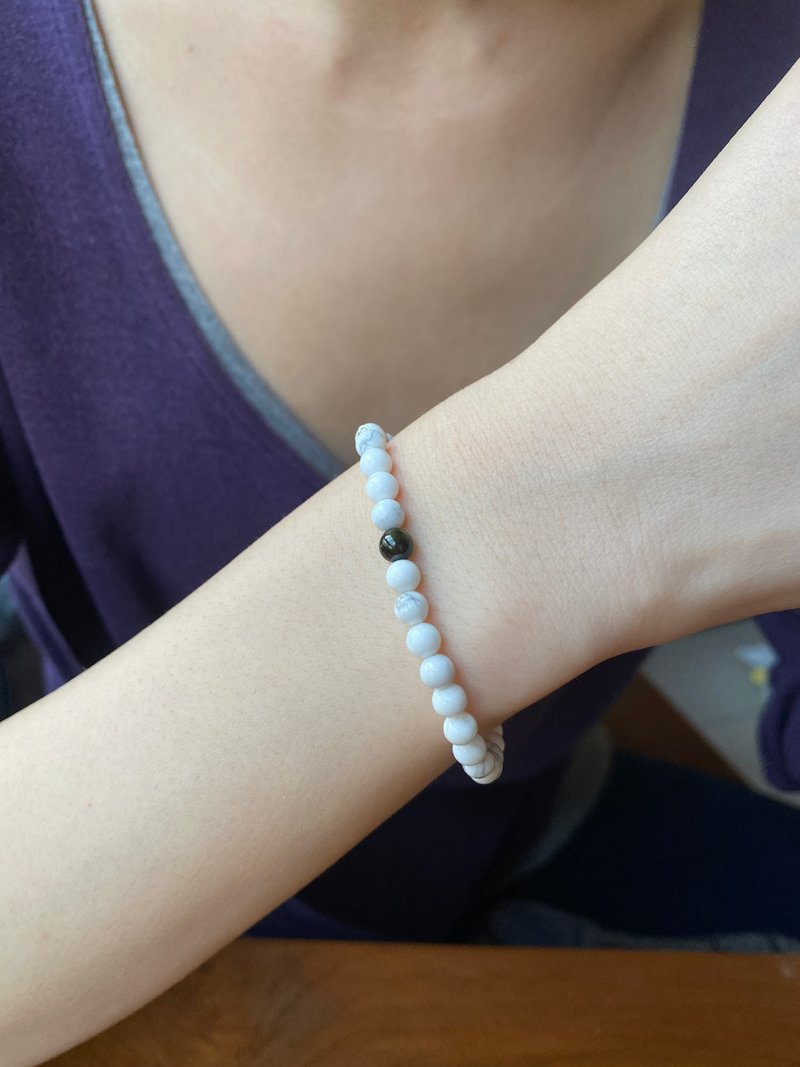 White turquoise ore tourmaline bracelet bracelet - สร้อยข้อมือ - คริสตัล ขาว