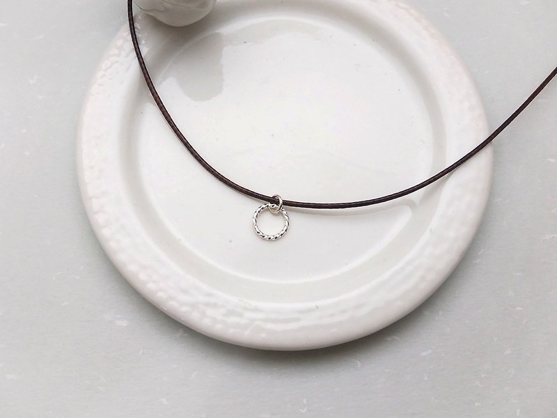 Wax cord necklace sterling silver twisted circle Wax cord necklace - สร้อยคอทรง Collar - วัสดุอื่นๆ สีเงิน