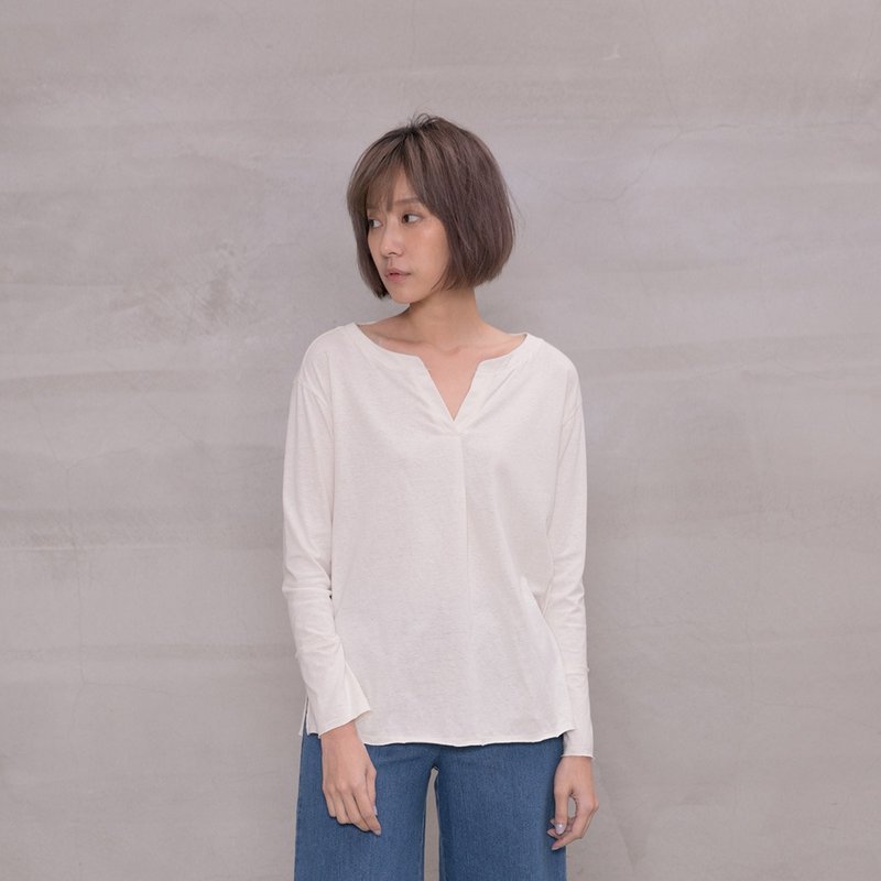 Warmy Glory V-neck Placket Pullover in Cot - เสื้อผู้หญิง - ผ้าฝ้าย/ผ้าลินิน หลากหลายสี