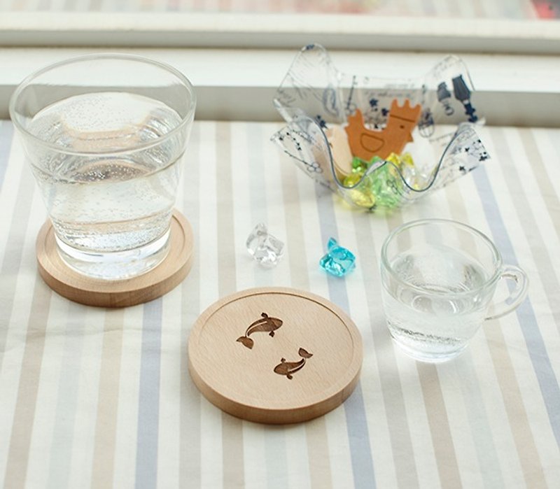 [Waterproof wooden coaster] Water Story Carp Goldfish Picnic Kitchen Essentials - Coasters - Wood Khaki