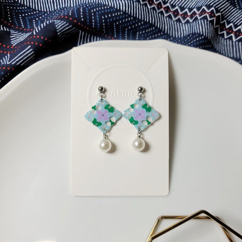 Old Taiwan Tiles Window Grills Pattern Handmade Hand Painted Earrings - ต่างหู - สแตนเลส หลากหลายสี