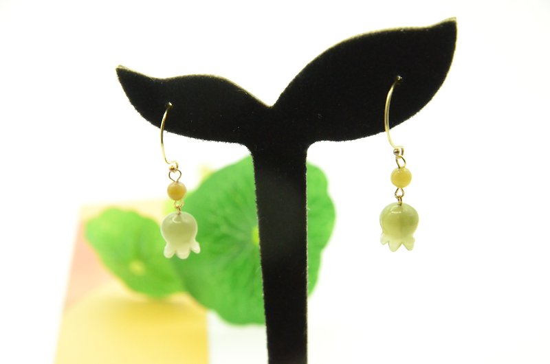 【Labi】Natural Hetian Jade Bell Orchid Earrings - ต่างหู - เครื่องเพชรพลอย 