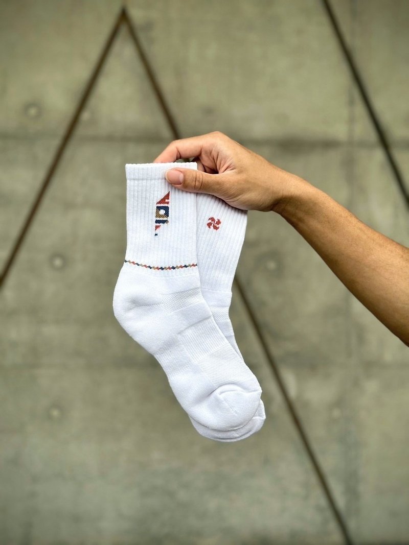 Prayer socks_sencha red//volleyball socks, sports socks, mid-calf socks - ถุงเท้า - ผ้าฝ้าย/ผ้าลินิน ขาว