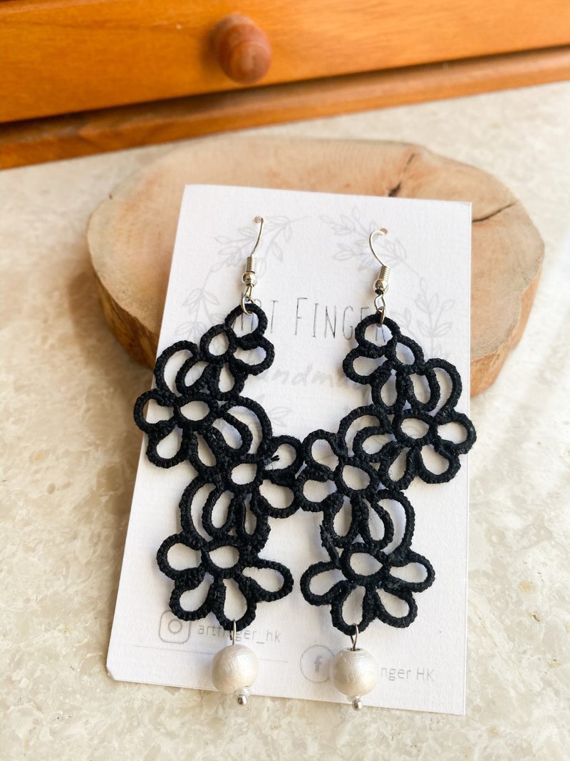 手工黑色花串耳環 Tatting earrings 耳針 耳鈎 耳環 梭織 禮物 - 耳環/耳夾/耳骨夾 - 棉．麻 黑色