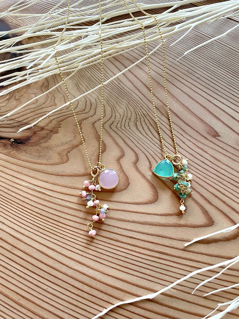Calcedony Bezel necklace with tiny stones - 項鍊 - 石頭 綠色