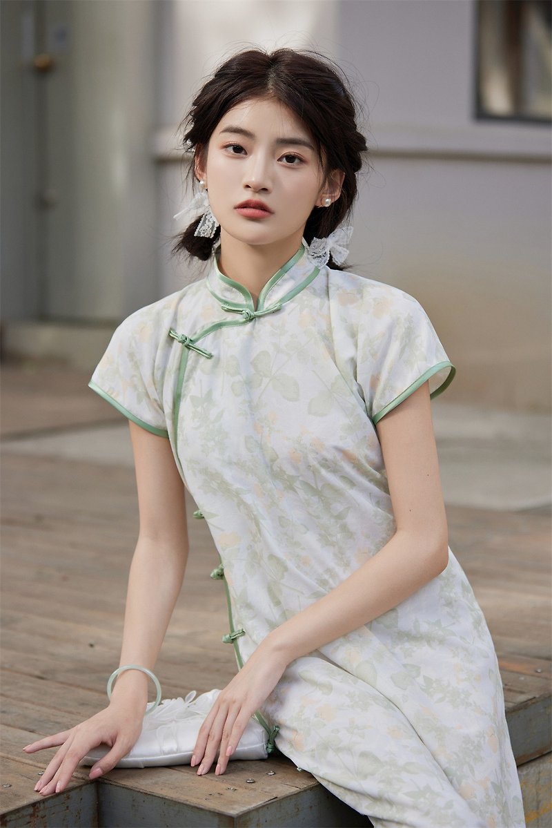 Green edge retro floral chiffon ancient method girl cheongsam new Chinese Mid-Autumn Festival Spring Festival improved one-piece dress - กี่เพ้า - ไฟเบอร์อื่นๆ ขาว