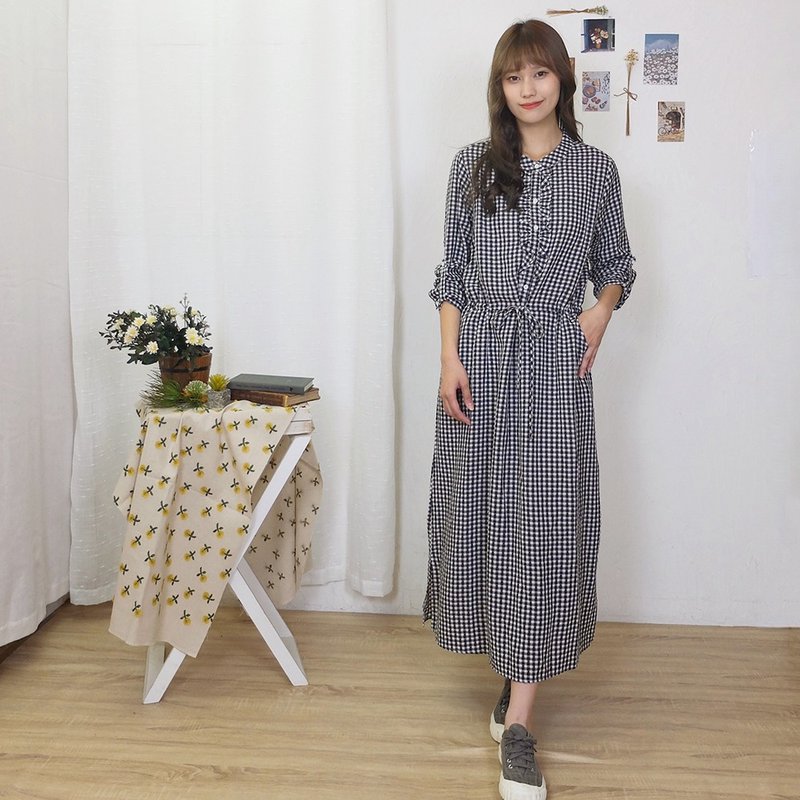 Hana Mokuba round neck ruffle placket tie waist plaid dress - ชุดเดรส - วัสดุอื่นๆ 