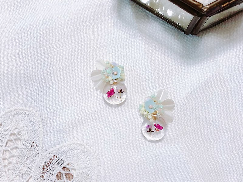 Memory Picture Book Series - Transparent Watercolor Flower Dry Flower Sweet Hand Sewing Ear Ear/Aurture - ต่างหู - วัสดุอื่นๆ 