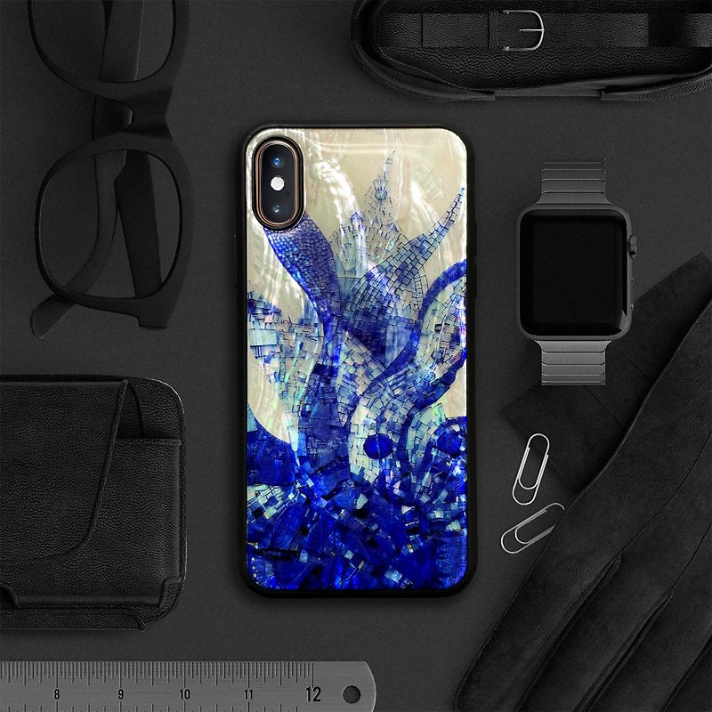 iPhone 15 天然貝殼 耐衝擊保護套花窗玻璃風格 鯨魚 客製名字 - 手機殼/手機套 - 貝殼 多色