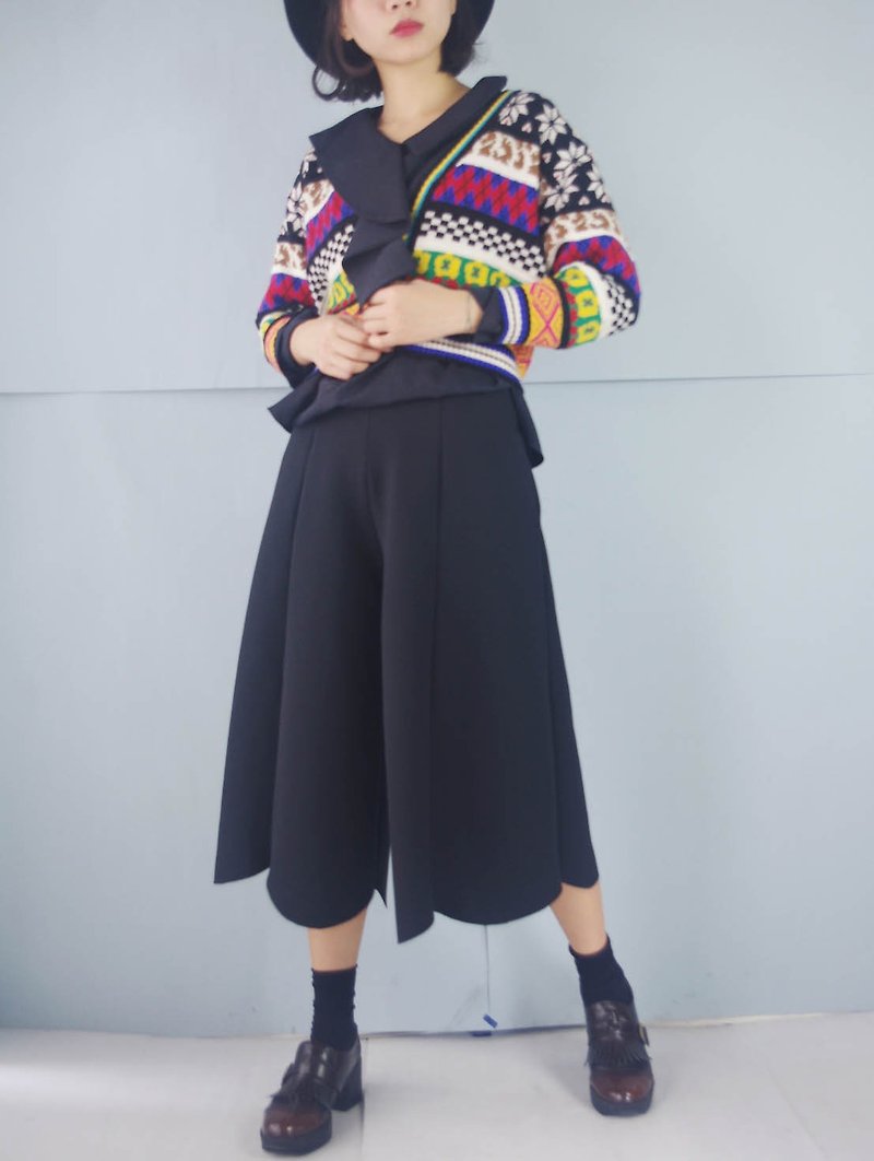 Design Handmade-Flower Crotch Knit Cropped Black Skirt - กางเกงขายาว - เส้นใยสังเคราะห์ สีดำ