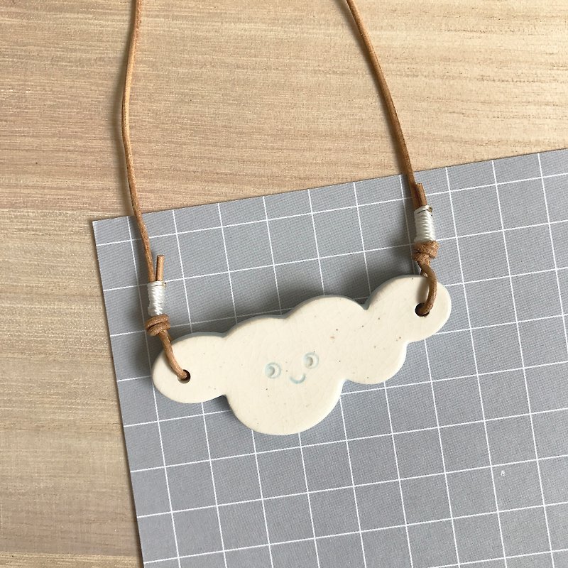 moody cloud 丨 mood 丨 expression 丨 clay necklace 丨 leather necklace 丨 B-shaped - สร้อยคอ - ดินเผา ขาว